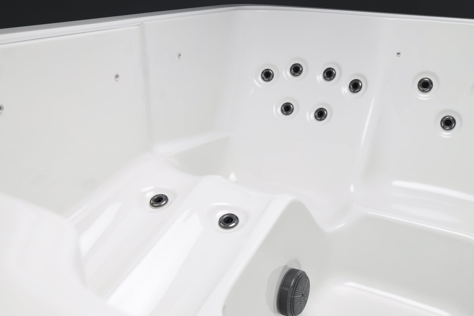 Outdoor Jacuzzi Vellamo M - Saunamo