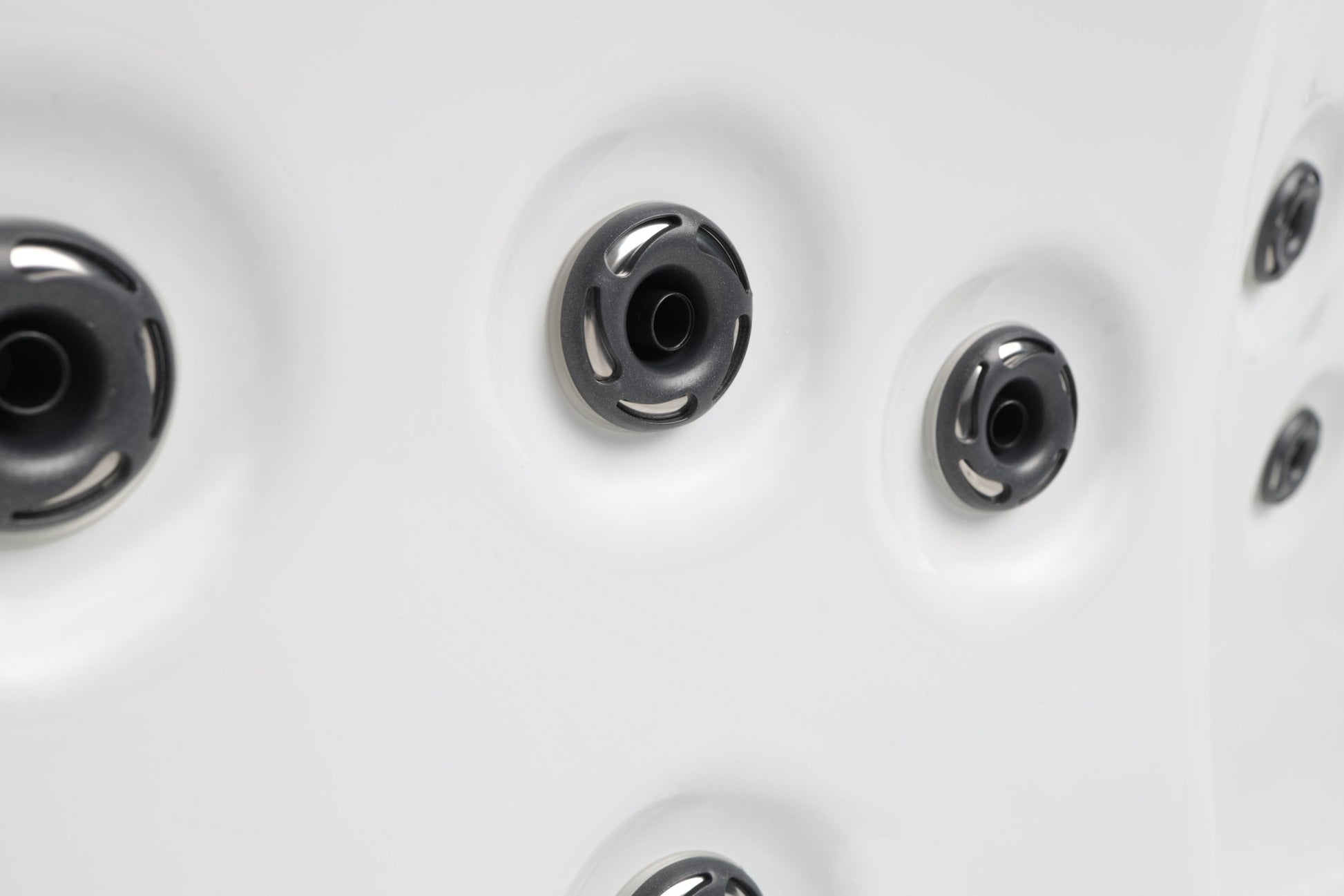 Outdoor Jacuzzi Vellamo M - Saunamo