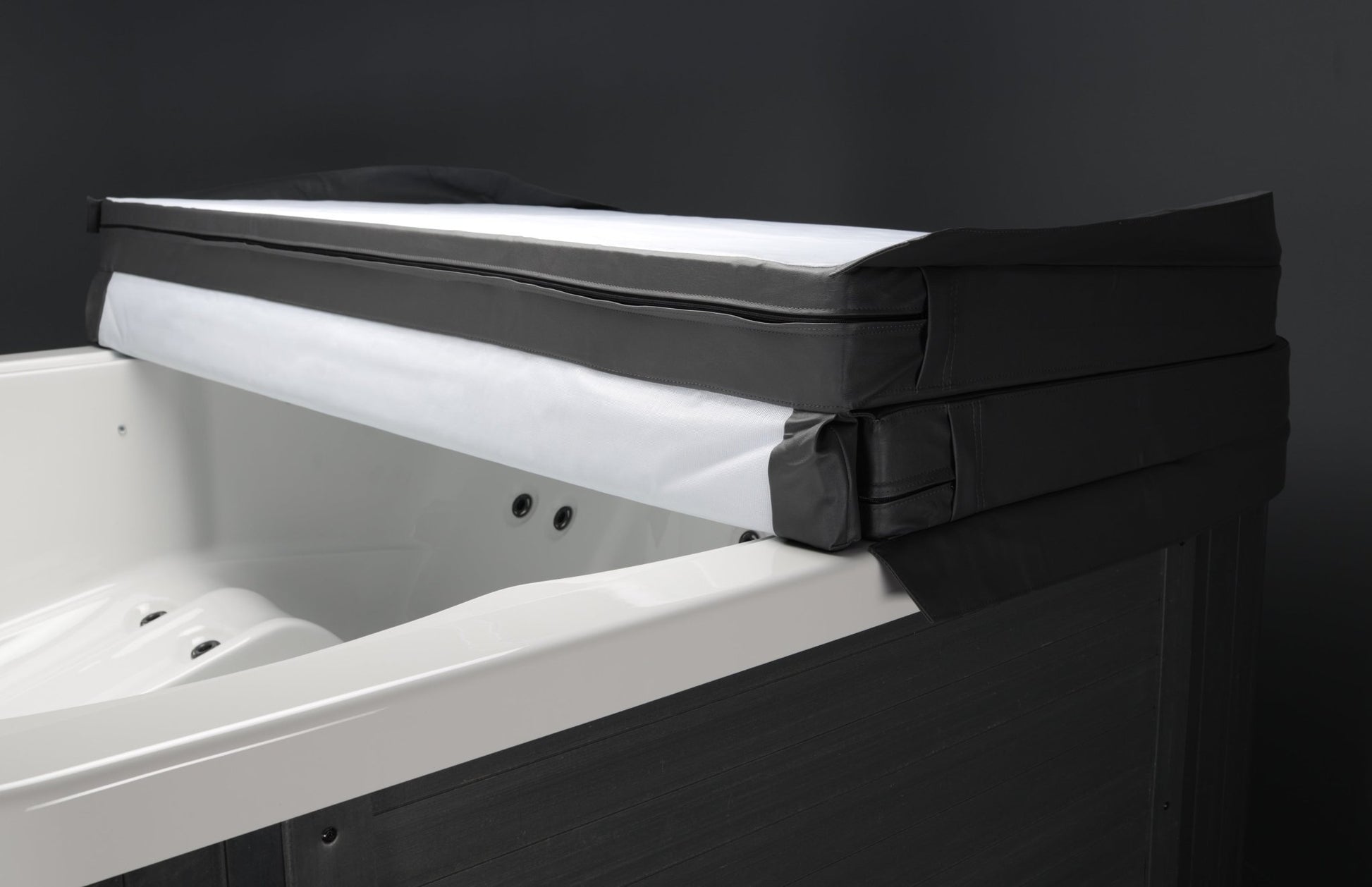 Outdoor Jacuzzi Vellamo M - Saunamo