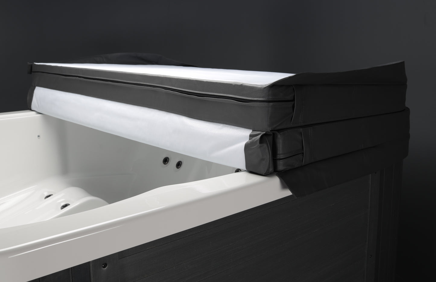 Vellamo S outdoor Jacuzzi over a white bathtub.