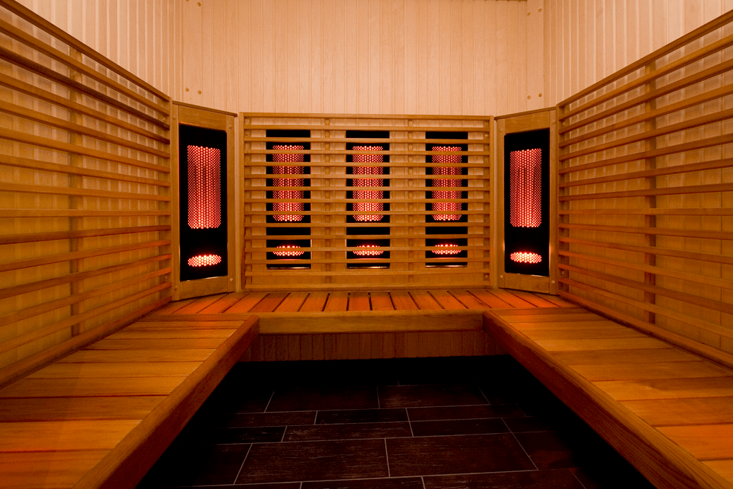 Radiatore a infrarossi Harvia Comfort nella sauna in legno.