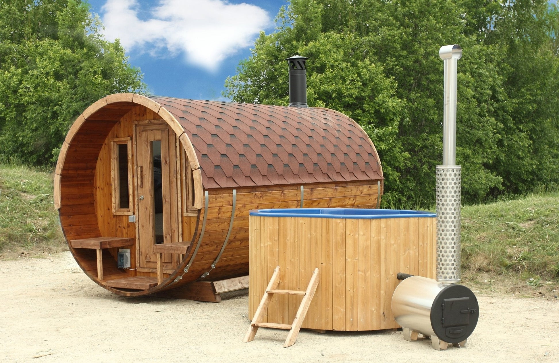 Barrel 400 sauna with a rustic and functional design.
