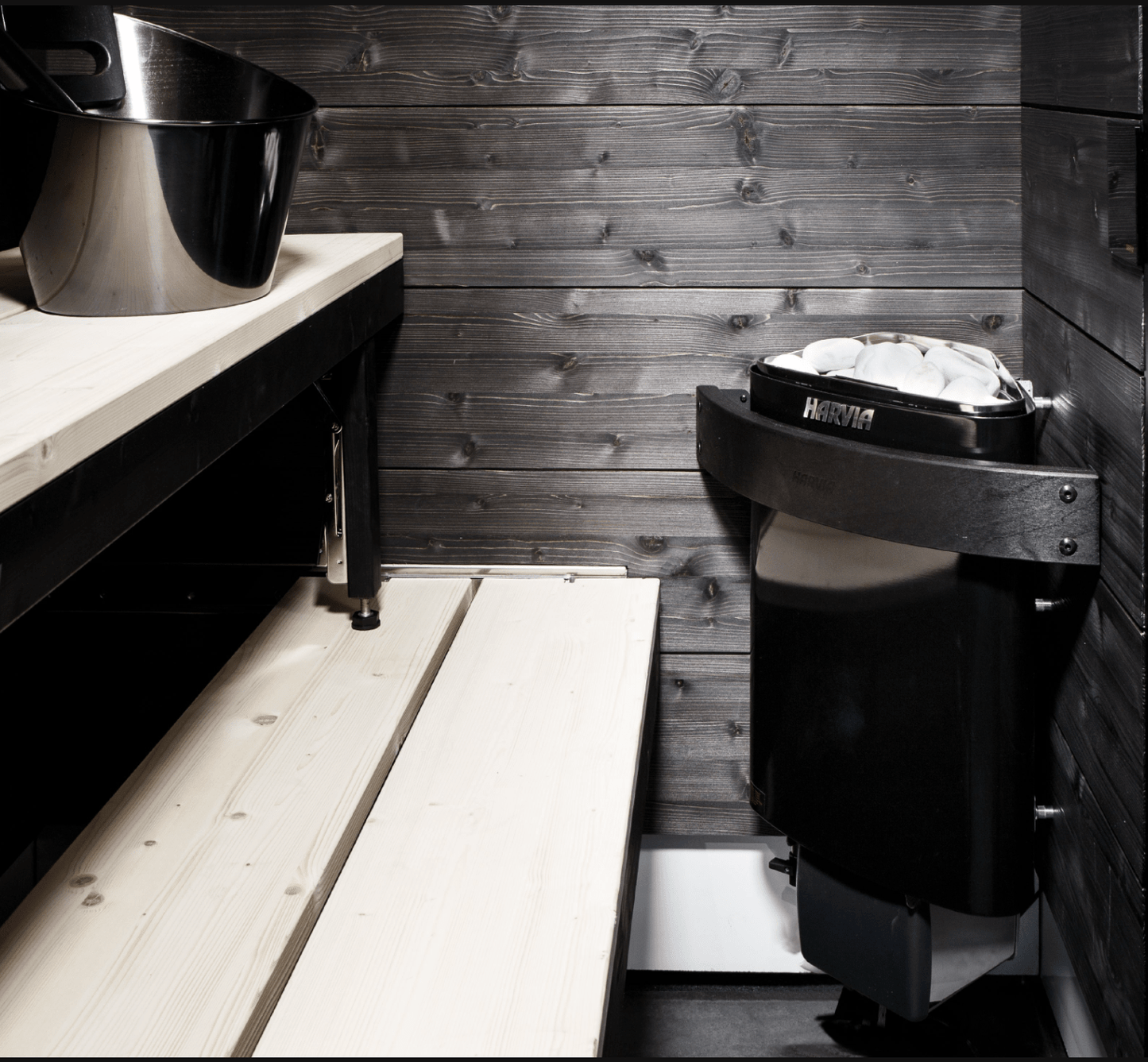 Sauna SmartFold 2.0 à côté d'un banc.