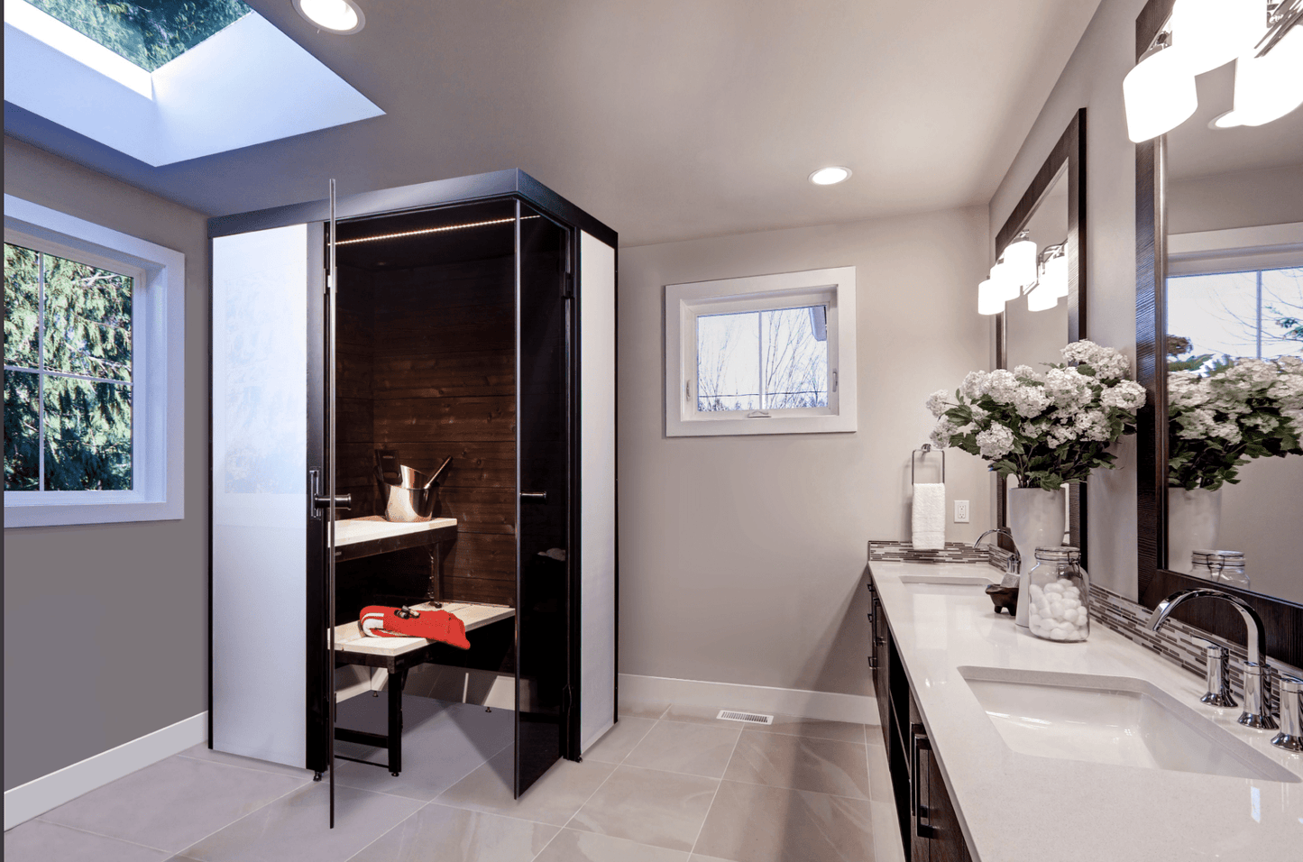 Sauna Smart Fold dans une salle de bain moderne avec porte en verre.