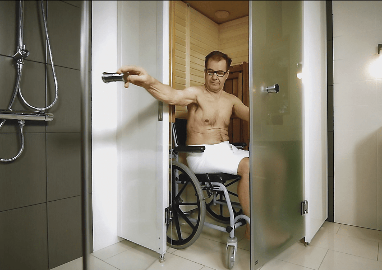 Le sauna SmartFold 2.0 est accessible aux fauteuils roulants.