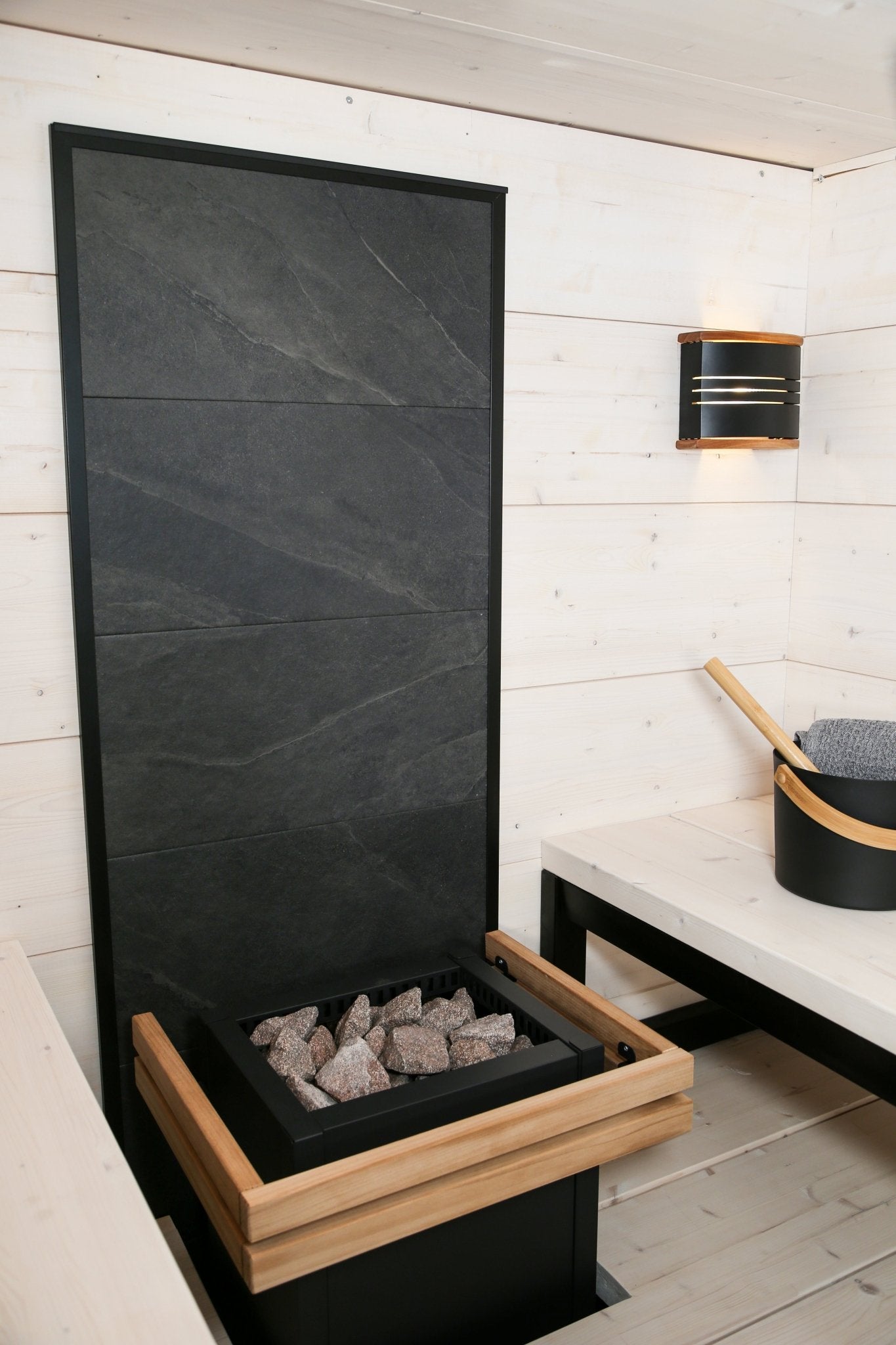 Solide sauna with modern design and customizable finishes.