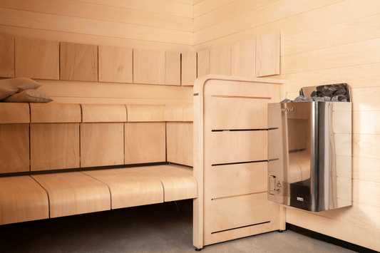 El calentador de sauna eléctrico Combi de pared con banco de madera.
