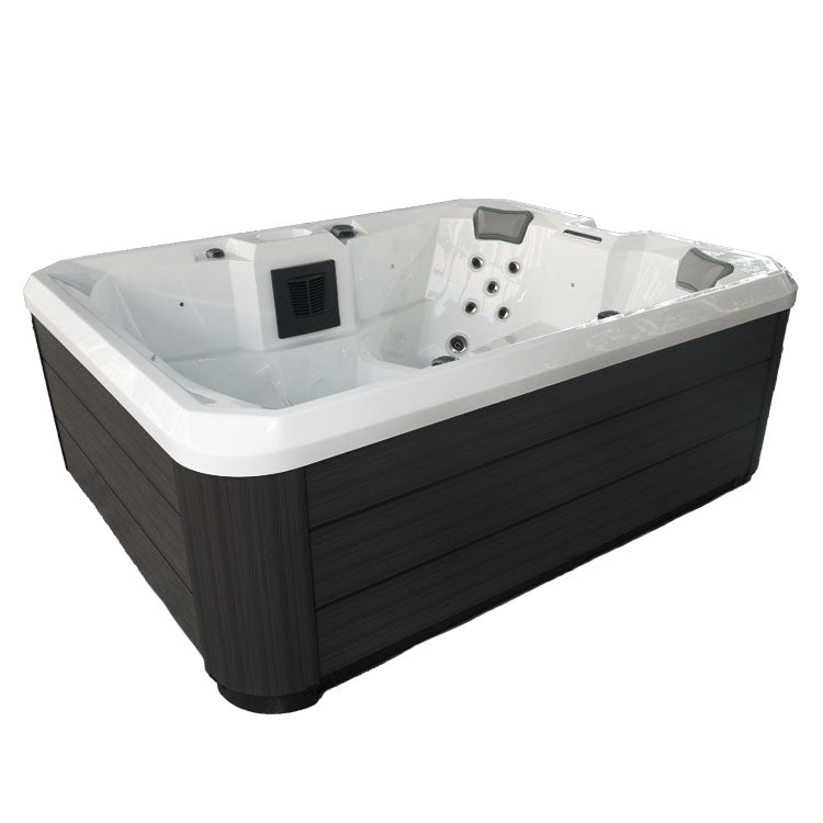 Jacuzzi Hydra 170 para quatro pessoas na Saunamo.