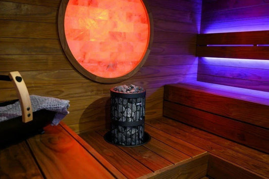 Aquecedor Elétrico Harvia Legend em sauna com pedras e luz redonda