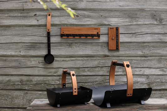 Termómetro Harvia Legend de madera y metal negro.