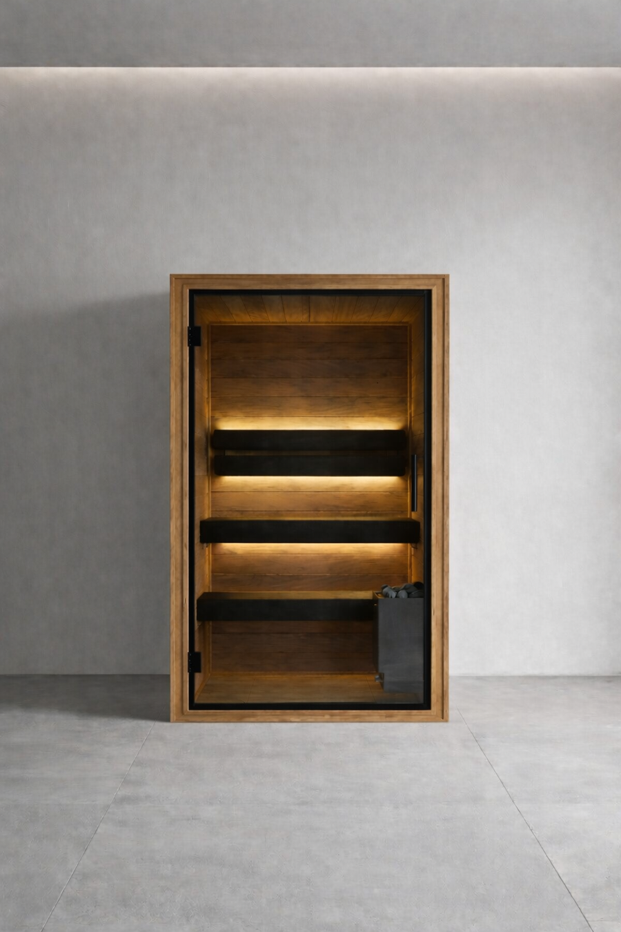 Sauna d'intérieur Thermo Black 110 en bois clair avec des bancs noirs.